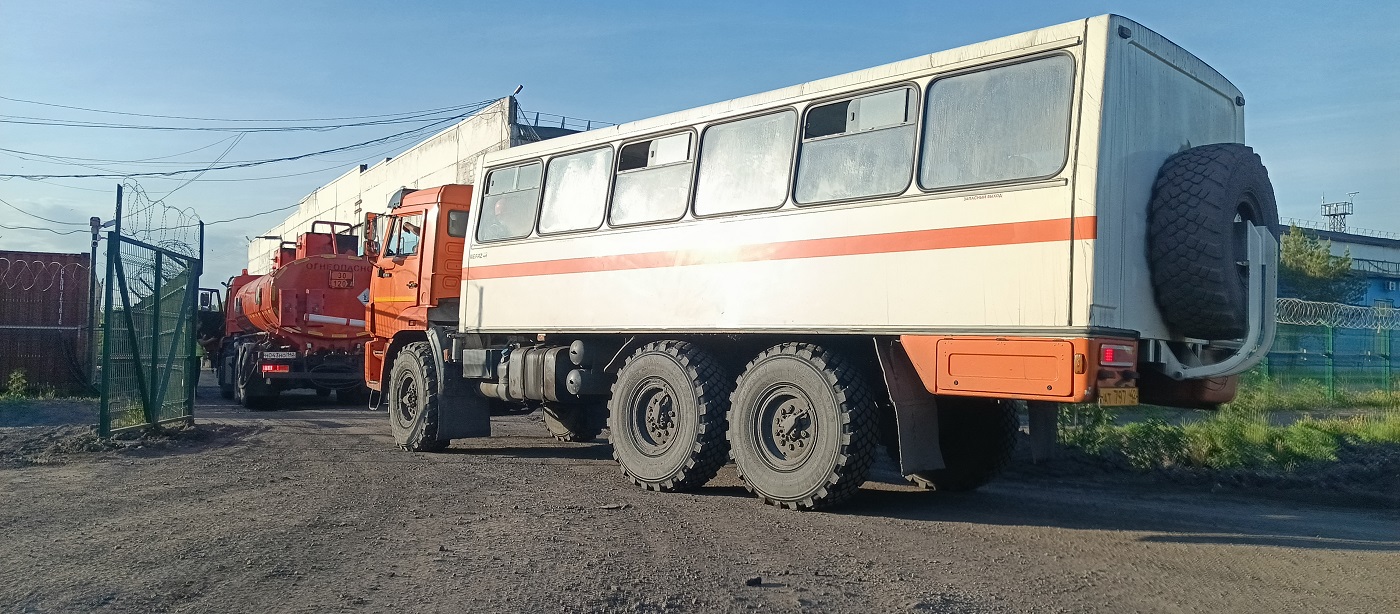 Вахтовые перевозки сотрудников автобусами и спецтехникой в Калмыкии