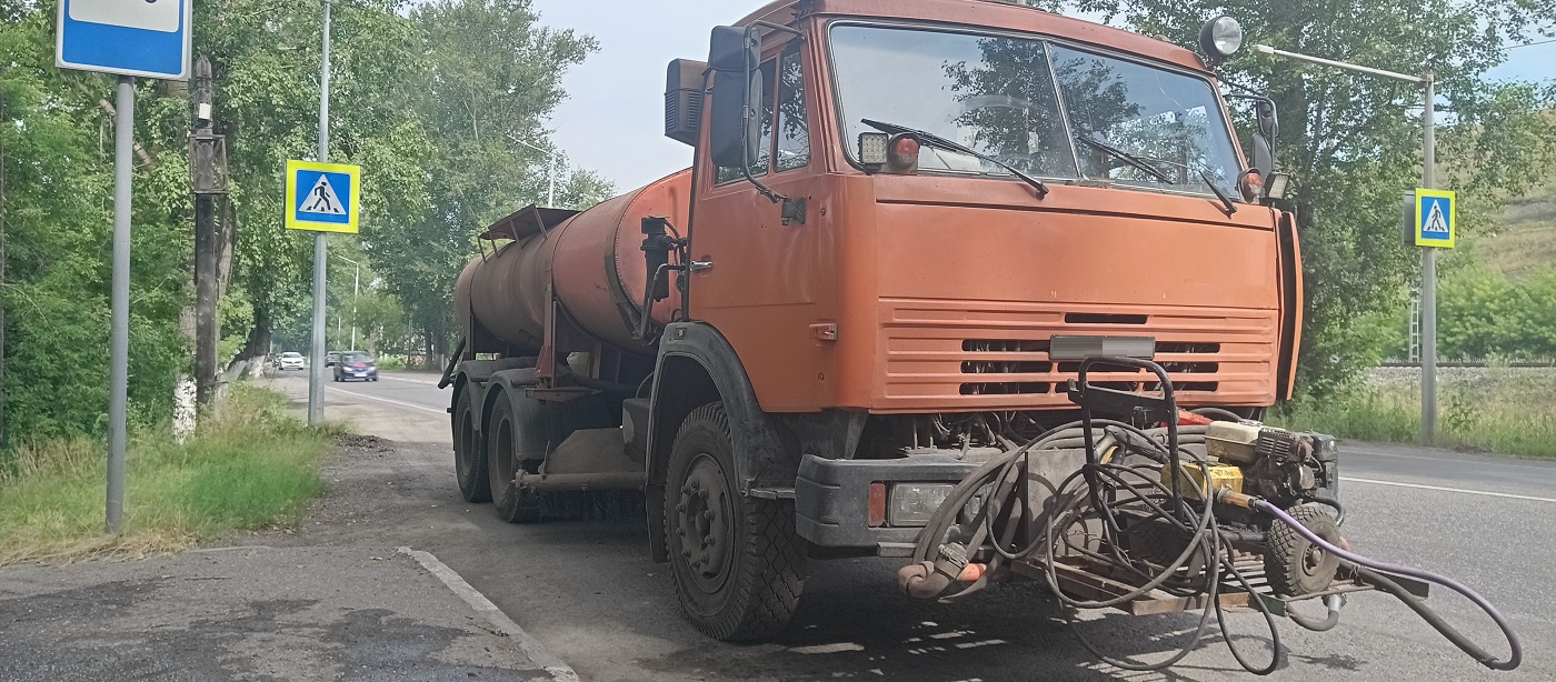 Продажа поливомоечных машин для уборки дорог и поливки зеленых насаждений в Калмыкии